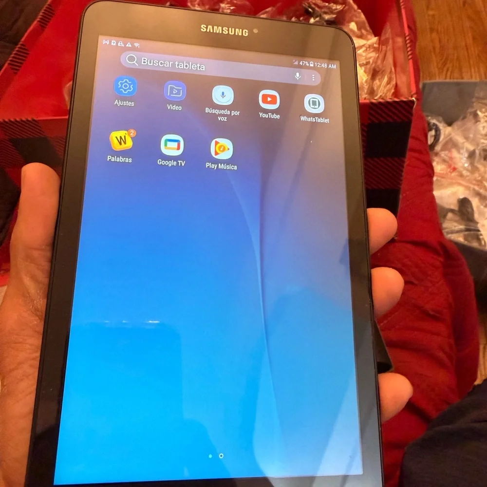 Samsung Tablet t377 in Black with Red Welcome Screen